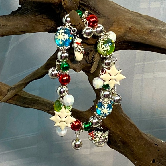 Winter Snow Charm Bracelet Glass Beads Snowman Snowflakes Silver tone. - Picture 6 of 6